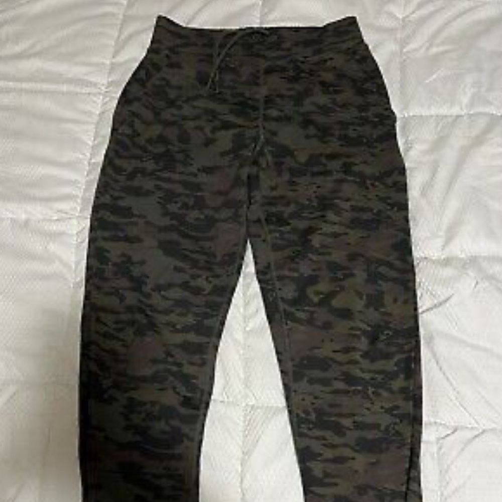 Alphalete Premium Joggers